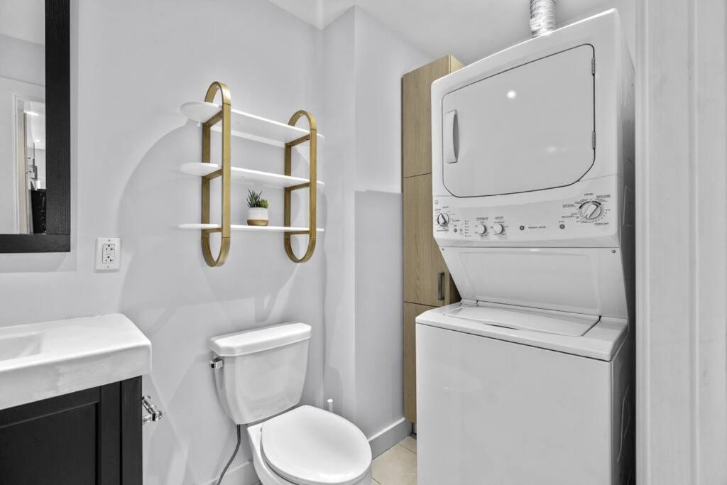 Stylish 2 Bedroom Haven By Jean Talon Market Montreal Zewnętrze zdjęcie