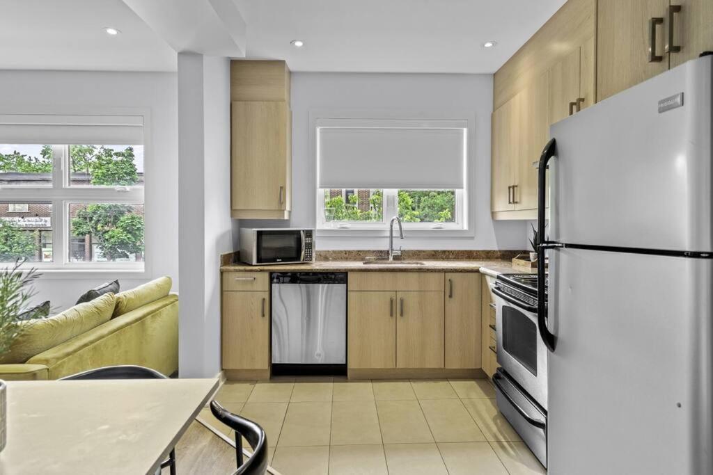 Stylish 2 Bedroom Haven By Jean Talon Market Montreal Zewnętrze zdjęcie