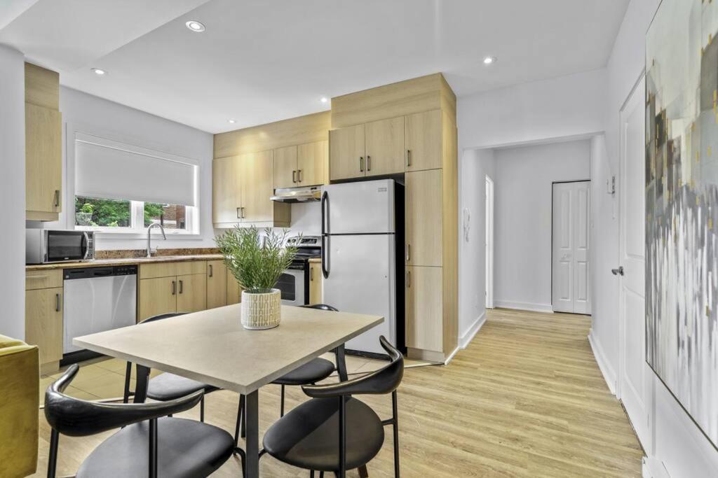 Stylish 2 Bedroom Haven By Jean Talon Market Montreal Zewnętrze zdjęcie