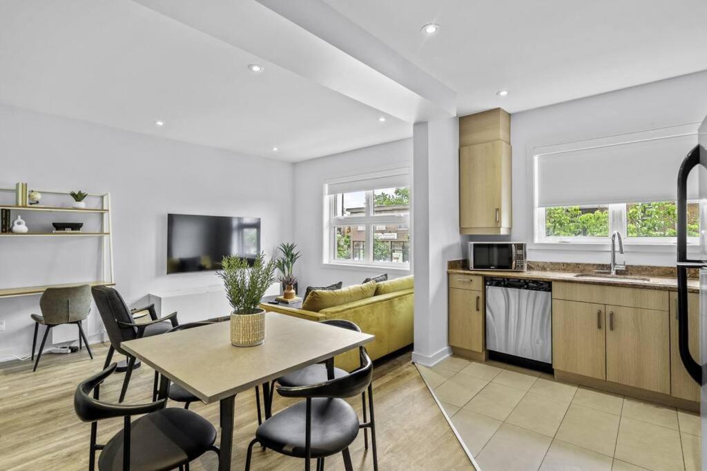 Stylish 2 Bedroom Haven By Jean Talon Market Montreal Zewnętrze zdjęcie