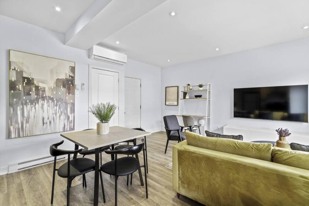 Stylish 2 Bedroom Haven By Jean Talon Market Montreal Zewnętrze zdjęcie