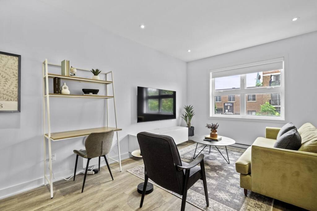 Stylish 2 Bedroom Haven By Jean Talon Market Montreal Zewnętrze zdjęcie