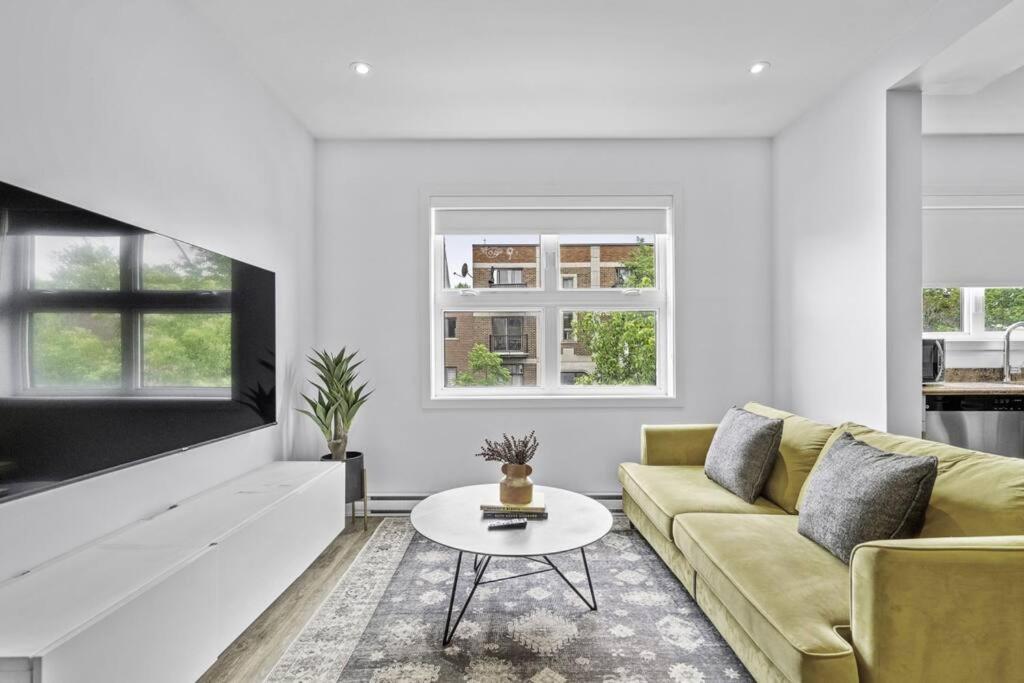 Stylish 2 Bedroom Haven By Jean Talon Market Montreal Zewnętrze zdjęcie